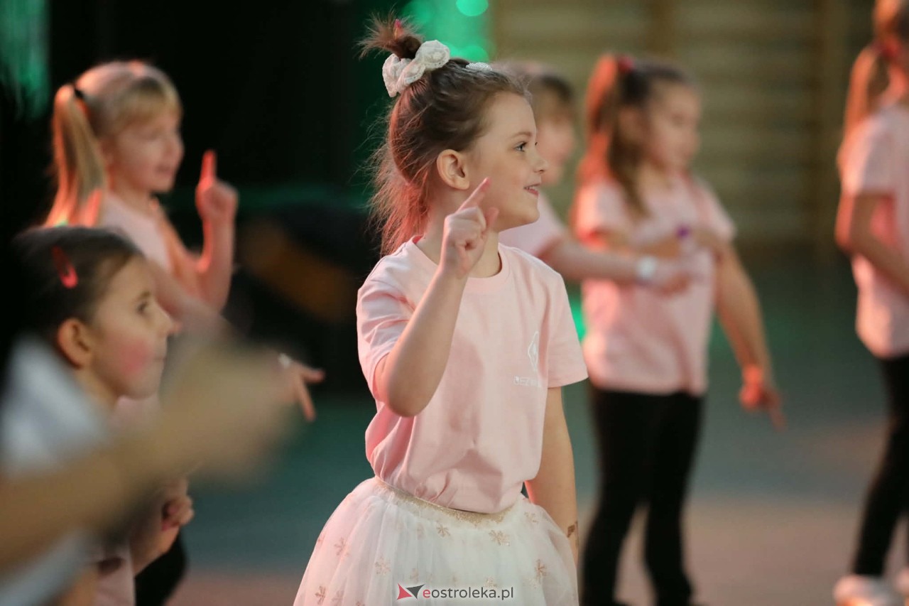 Świąteczna Gala Bezwahania Dance Center [13.12.2025] - zdjęcie #241 - eOstroleka.pl