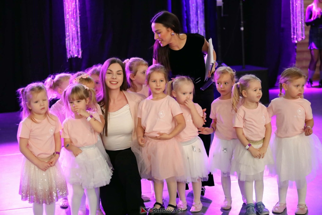 Świąteczna Gala Bezwahania Dance Center [13.12.2025] - zdjęcie #240 - eOstroleka.pl