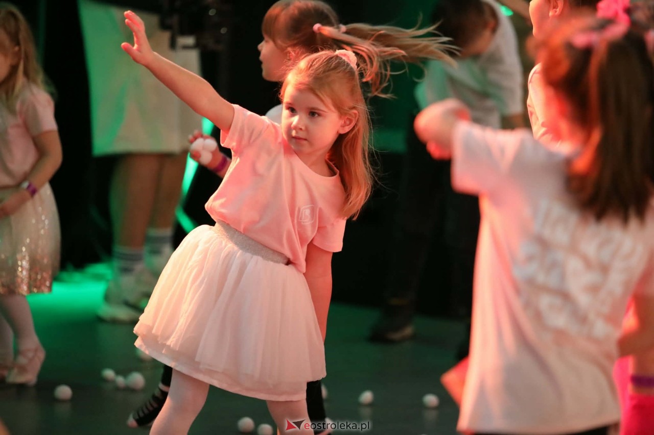 Świąteczna Gala Bezwahania Dance Center [13.12.2025] - zdjęcie #239 - eOstroleka.pl