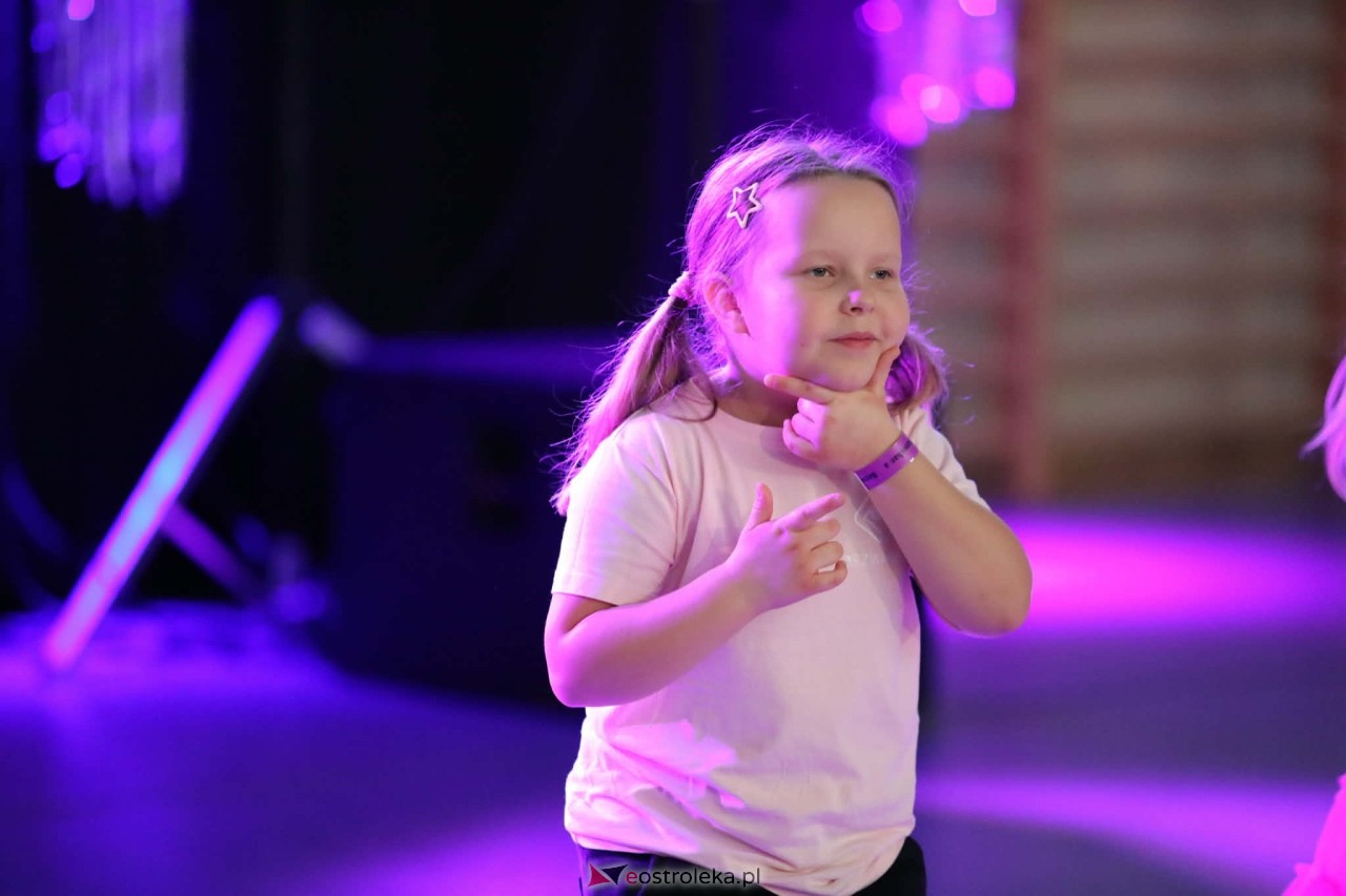 Świąteczna Gala Bezwahania Dance Center [13.12.2025] - zdjęcie #238 - eOstroleka.pl
