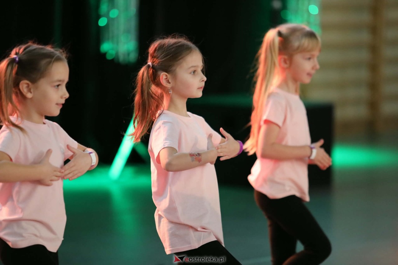Świąteczna Gala Bezwahania Dance Center [13.12.2025] - zdjęcie #235 - eOstroleka.pl