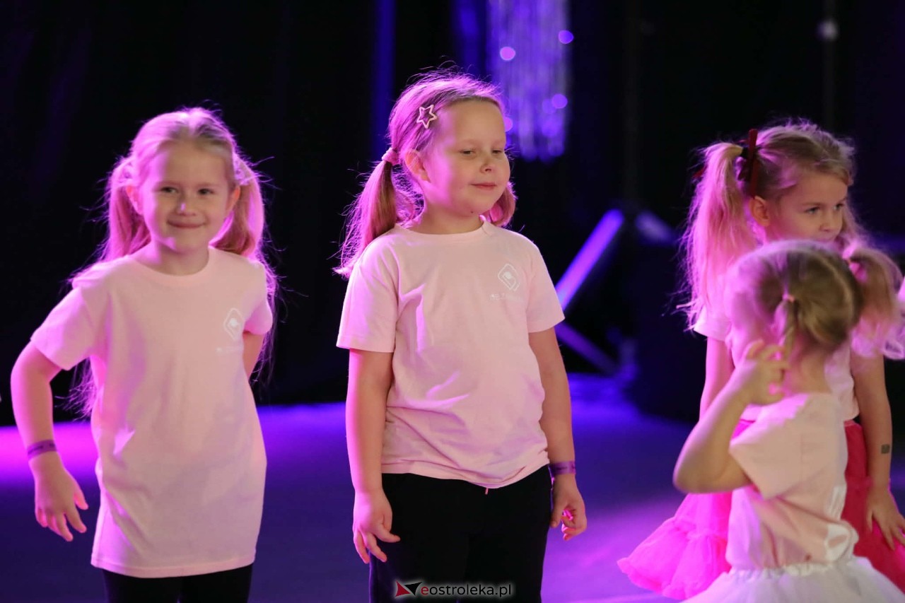 Świąteczna Gala Bezwahania Dance Center [13.12.2025] - zdjęcie #225 - eOstroleka.pl