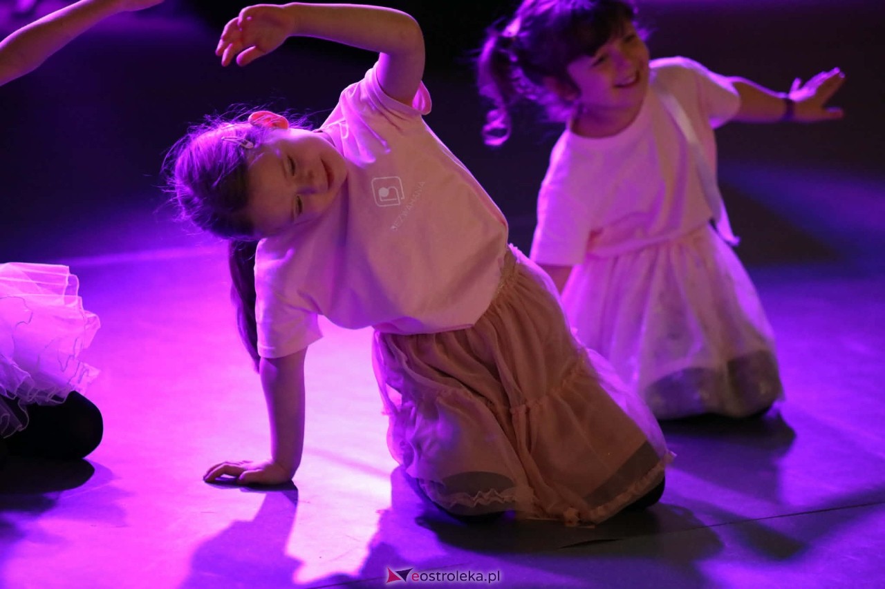 Świąteczna Gala Bezwahania Dance Center [13.12.2025] - zdjęcie #224 - eOstroleka.pl