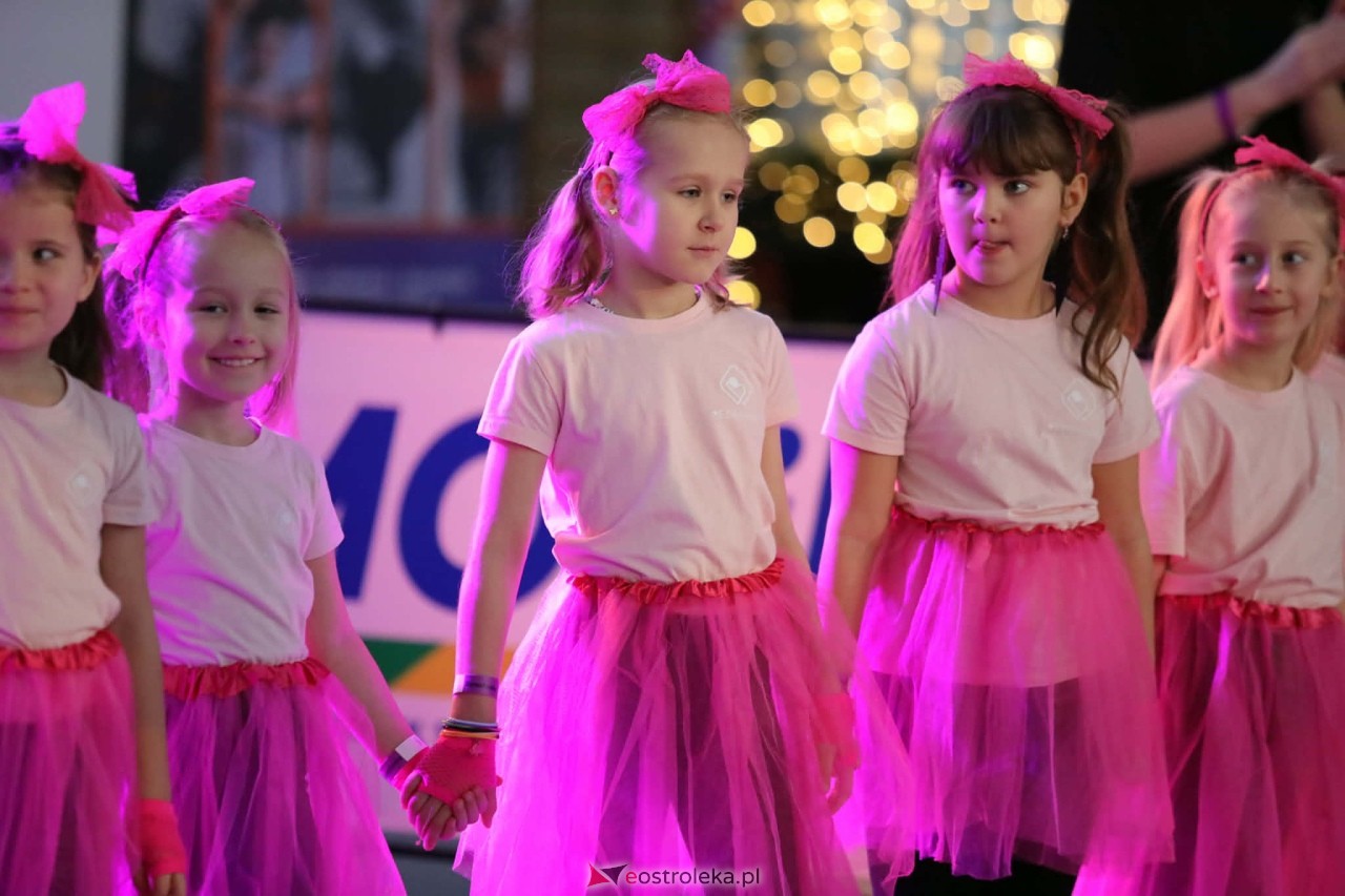 Świąteczna Gala Bezwahania Dance Center [13.12.2025] - zdjęcie #221 - eOstroleka.pl