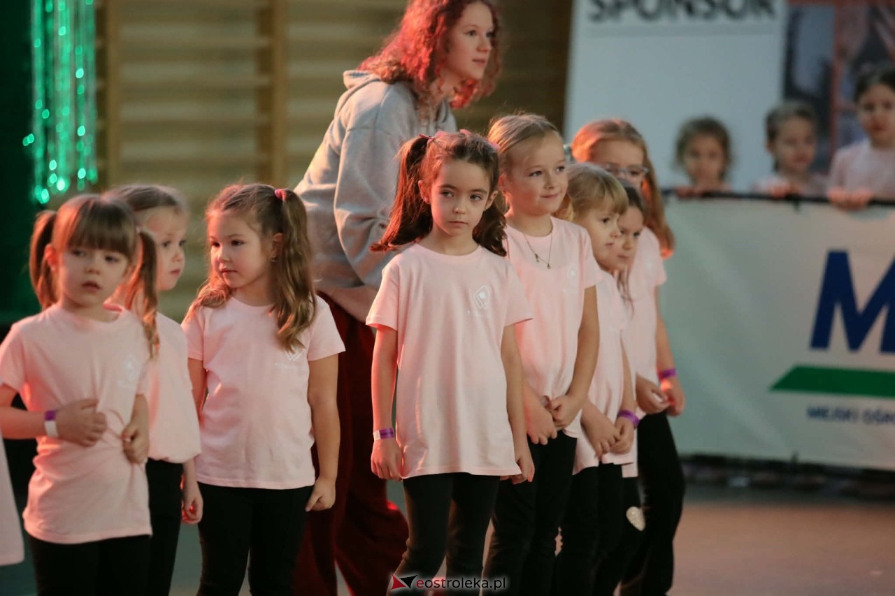 Świąteczna Gala Bezwahania Dance Center [13.12.2025] - zdjęcie #220 - eOstroleka.pl