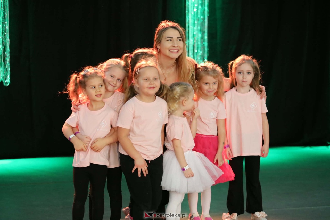 Świąteczna Gala Bezwahania Dance Center [13.12.2025] - zdjęcie #215 - eOstroleka.pl