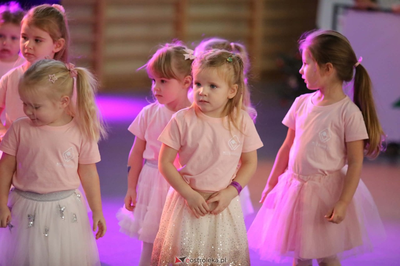 Świąteczna Gala Bezwahania Dance Center [13.12.2025] - zdjęcie #214 - eOstroleka.pl