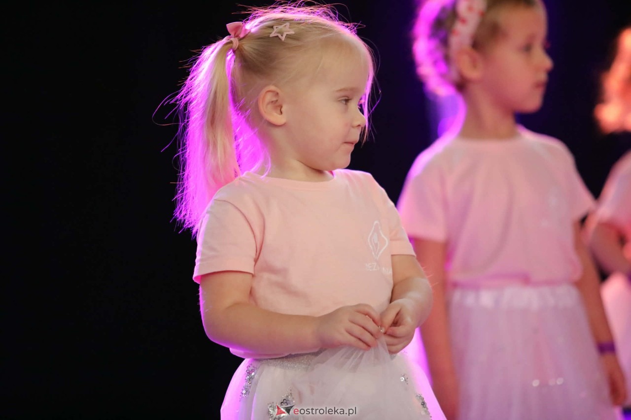 Świąteczna Gala Bezwahania Dance Center [13.12.2025] - zdjęcie #210 - eOstroleka.pl