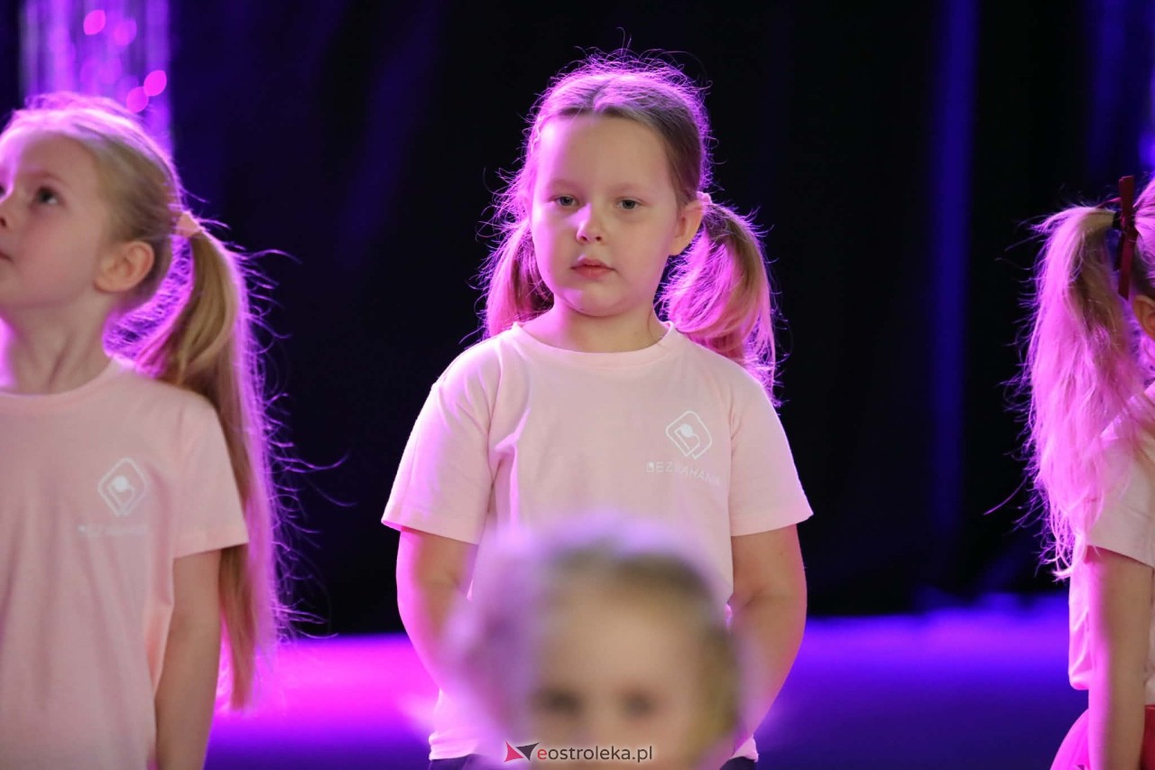 Świąteczna Gala Bezwahania Dance Center [13.12.2025] - zdjęcie #203 - eOstroleka.pl