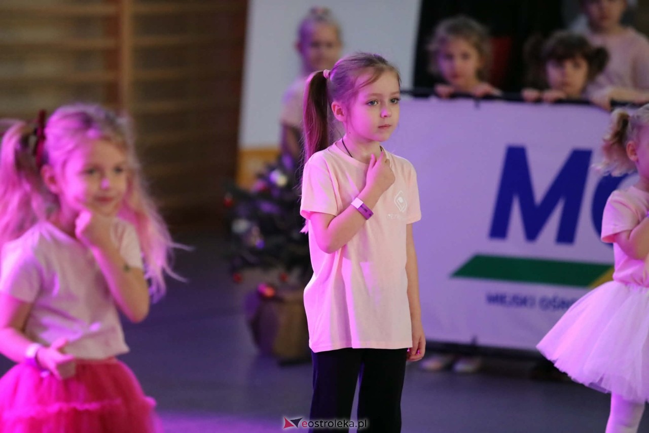Świąteczna Gala Bezwahania Dance Center [13.12.2025] - zdjęcie #200 - eOstroleka.pl