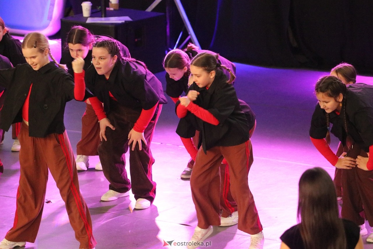 Świąteczna Gala Bezwahania Dance Center [13.12.2025] - zdjęcie #193 - eOstroleka.pl
