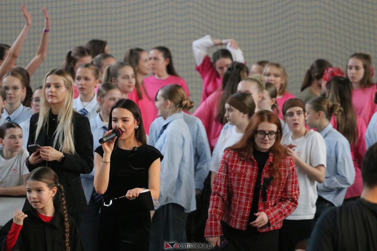 Świąteczna Gala Bezwahania Dance Center [13.12.2025] - zdjęcie #188 - eOstroleka.pl