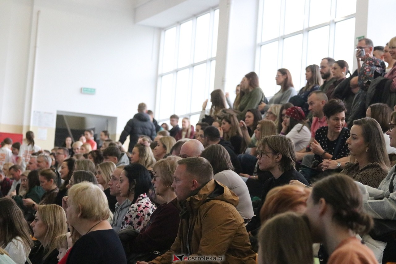 Świąteczna Gala Bezwahania Dance Center [13.12.2025] - zdjęcie #186 - eOstroleka.pl
