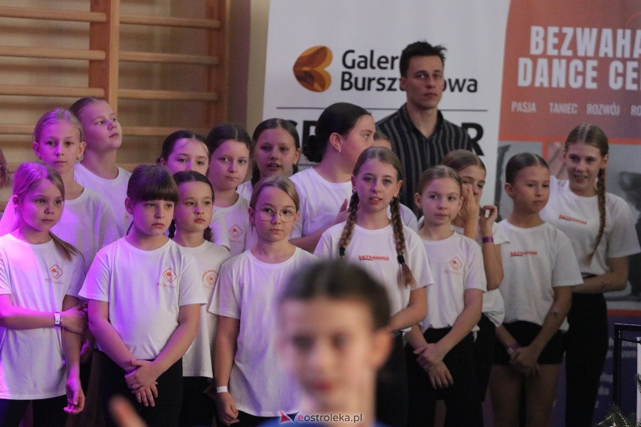 Świąteczna Gala Bezwahania Dance Center [13.12.2025] - zdjęcie #180 - eOstroleka.pl