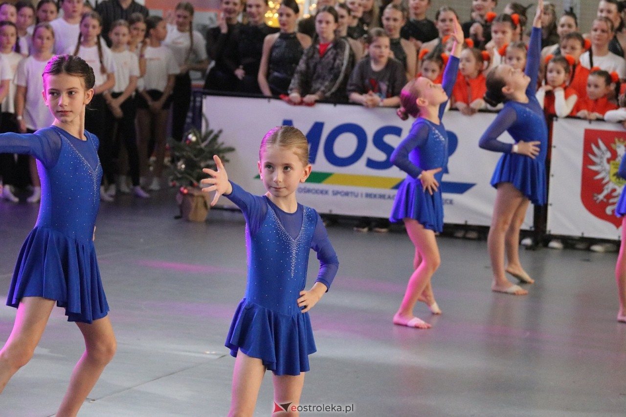 Świąteczna Gala Bezwahania Dance Center [13.12.2025] - zdjęcie #179 - eOstroleka.pl
