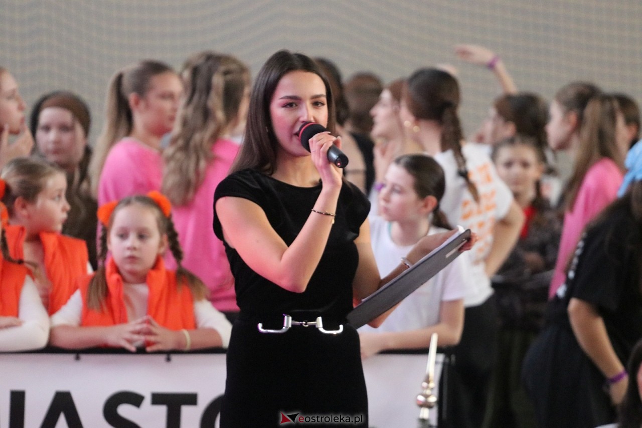 Świąteczna Gala Bezwahania Dance Center [13.12.2025] - zdjęcie #151 - eOstroleka.pl
