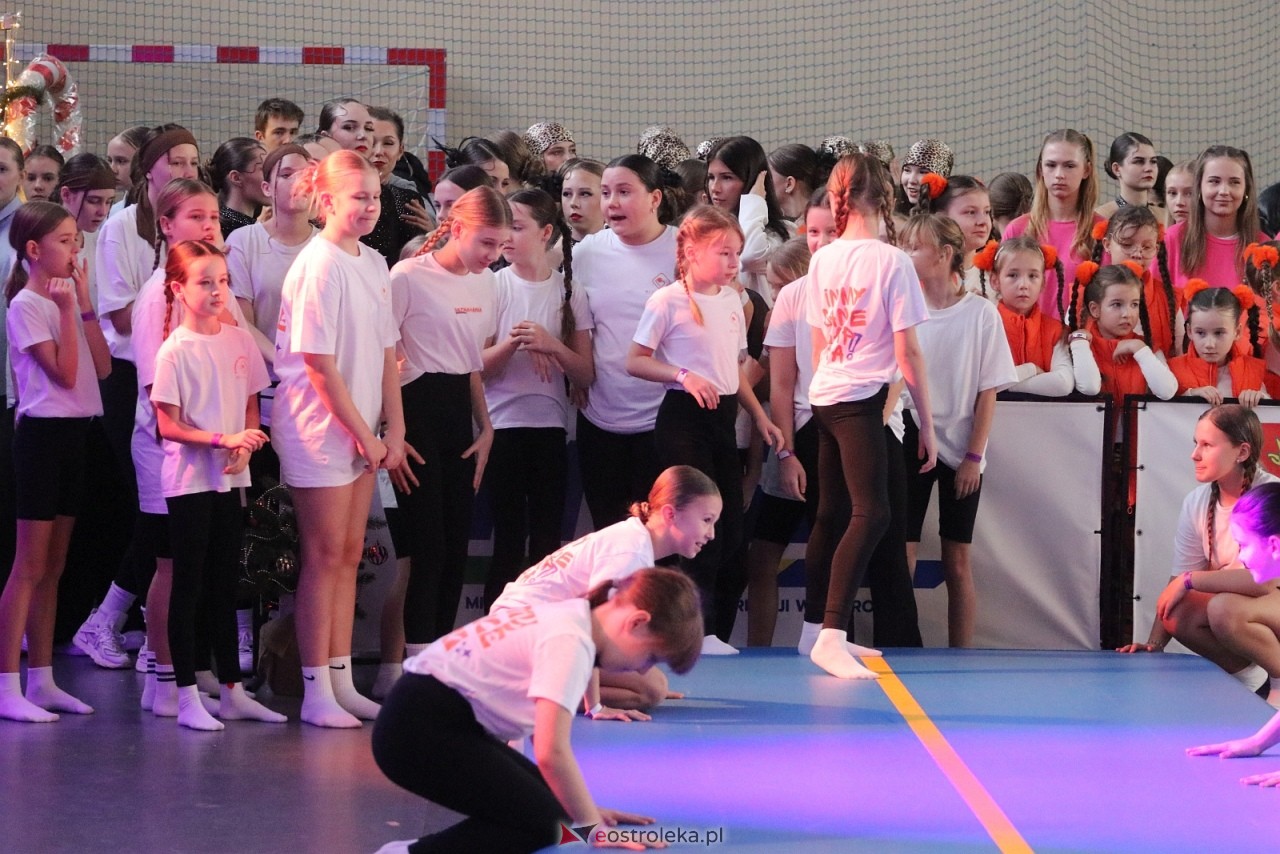 Świąteczna Gala Bezwahania Dance Center [13.12.2025] - zdjęcie #149 - eOstroleka.pl