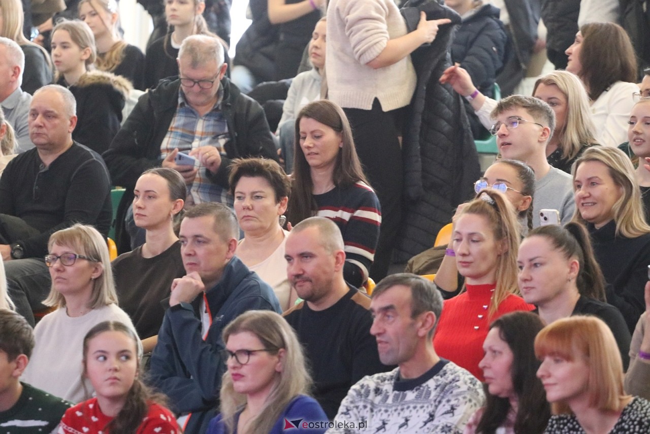 Świąteczna Gala Bezwahania Dance Center [13.12.2025] - zdjęcie #146 - eOstroleka.pl