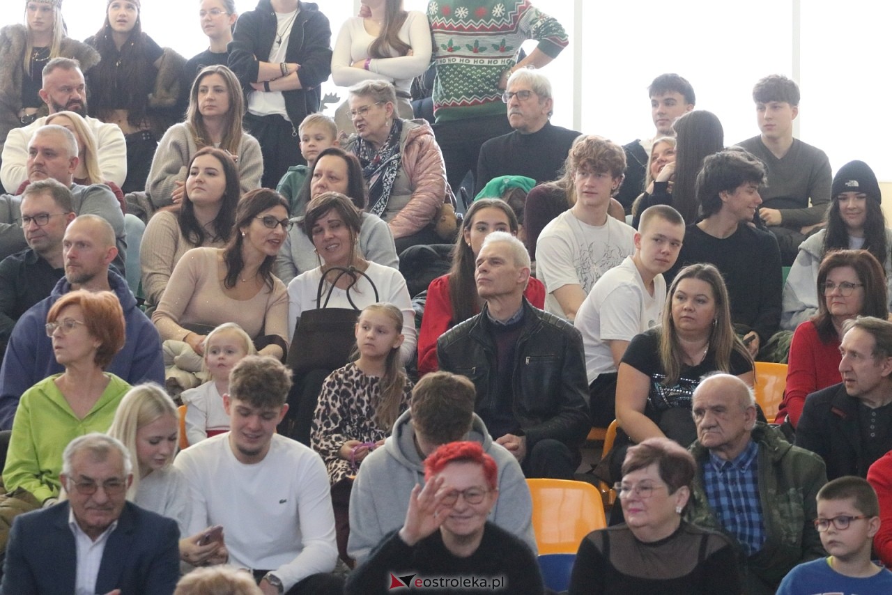 Świąteczna Gala Bezwahania Dance Center [13.12.2025] - zdjęcie #145 - eOstroleka.pl