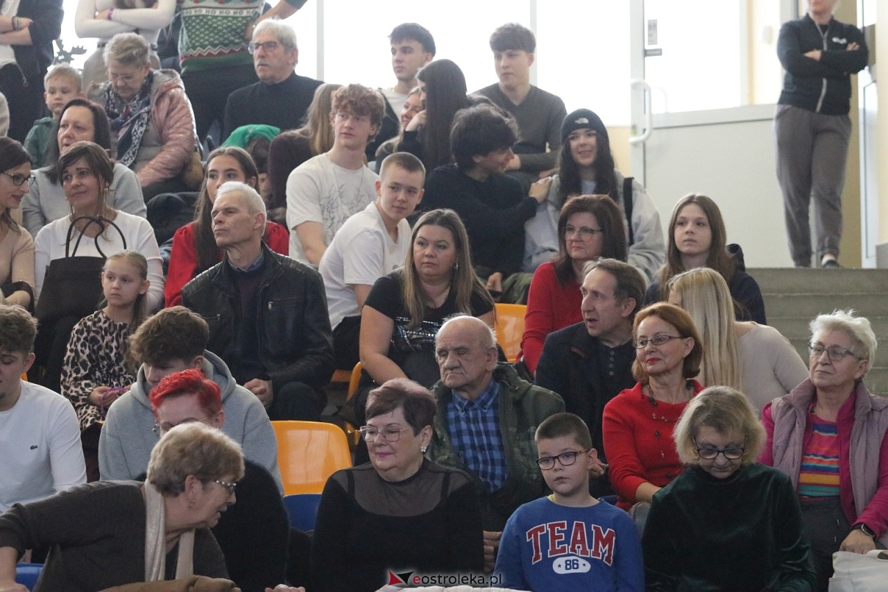 Świąteczna Gala Bezwahania Dance Center [13.12.2025] - zdjęcie #144 - eOstroleka.pl