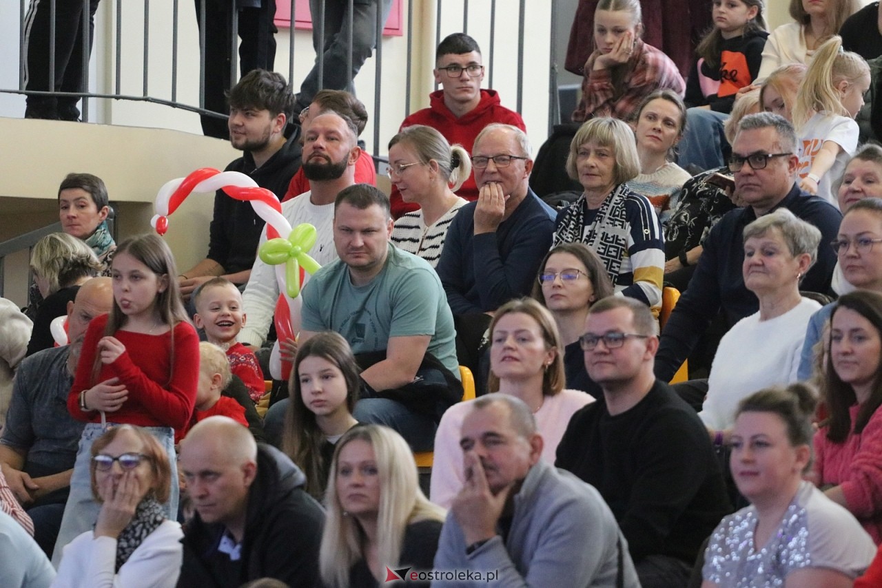Świąteczna Gala Bezwahania Dance Center [13.12.2025] - zdjęcie #143 - eOstroleka.pl