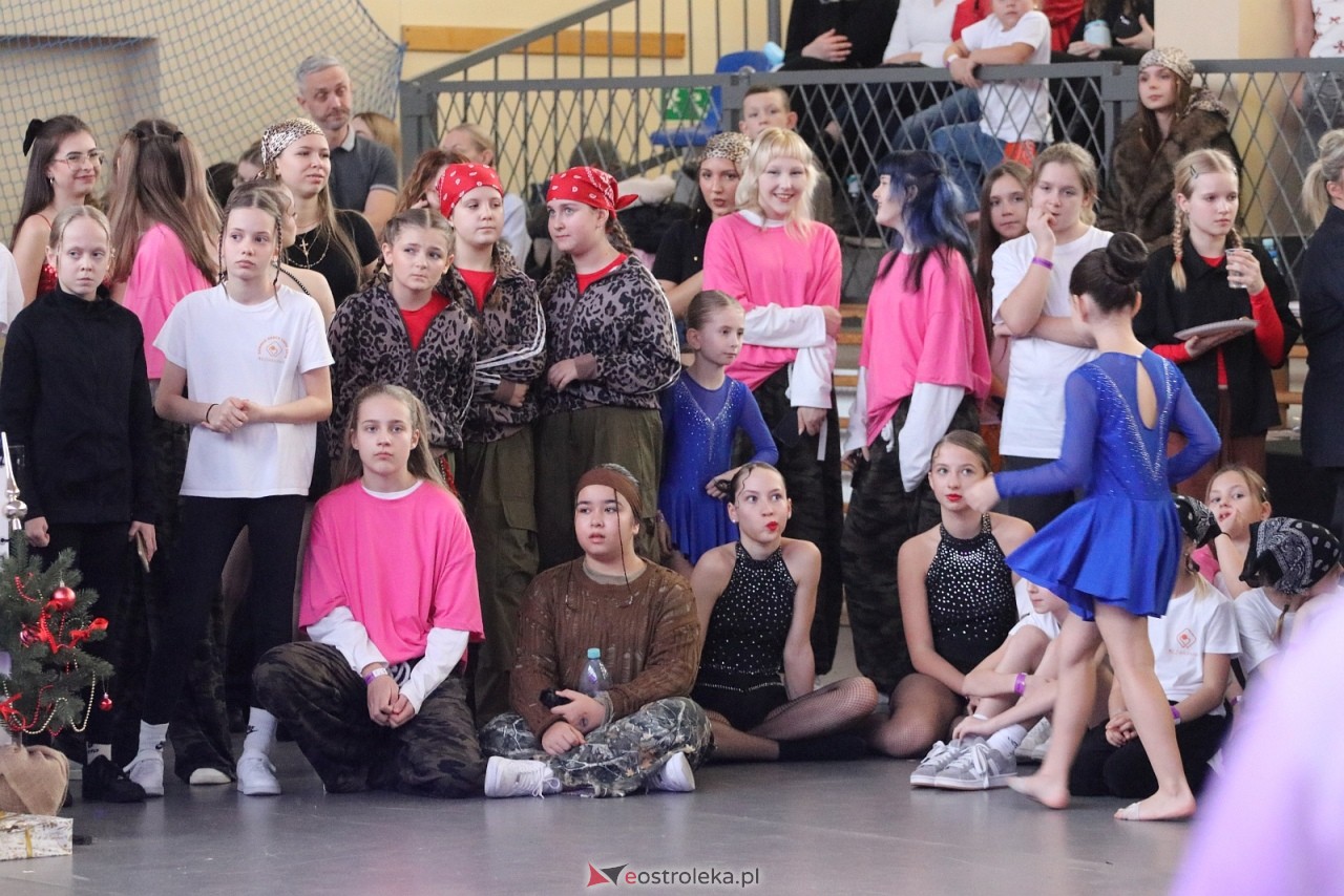 Świąteczna Gala Bezwahania Dance Center [13.12.2025] - zdjęcie #135 - eOstroleka.pl