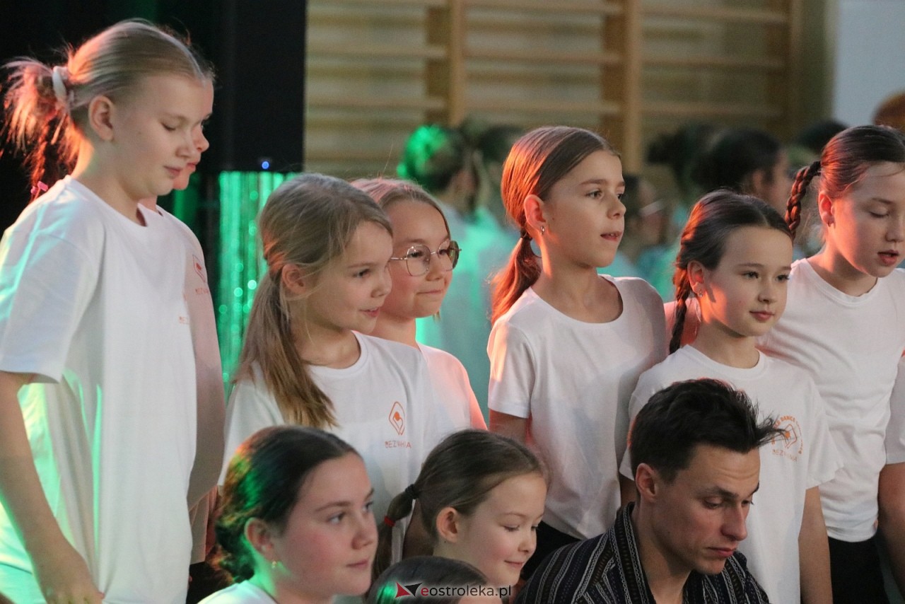 Świąteczna Gala Bezwahania Dance Center [13.12.2025] - zdjęcie #131 - eOstroleka.pl