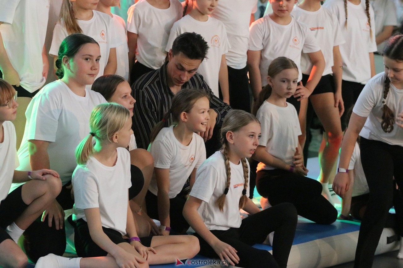 Świąteczna Gala Bezwahania Dance Center [13.12.2025] - zdjęcie #130 - eOstroleka.pl
