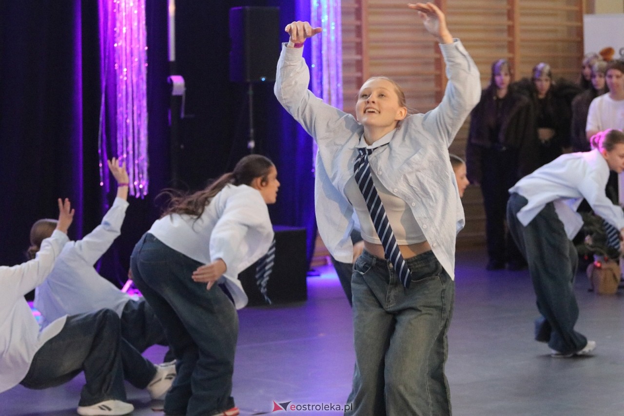 Świąteczna Gala Bezwahania Dance Center [13.12.2025] - zdjęcie #121 - eOstroleka.pl