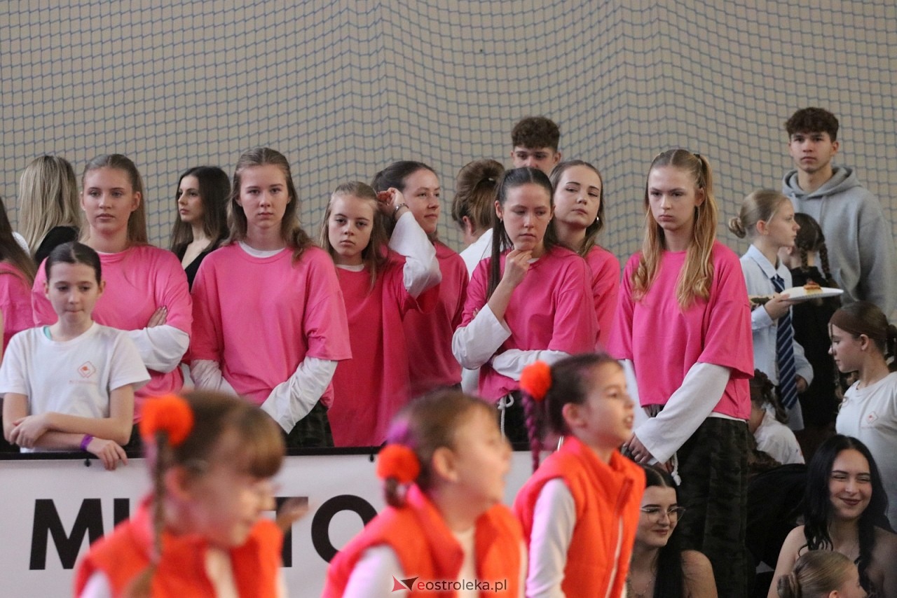 Świąteczna Gala Bezwahania Dance Center [13.12.2025] - zdjęcie #104 - eOstroleka.pl