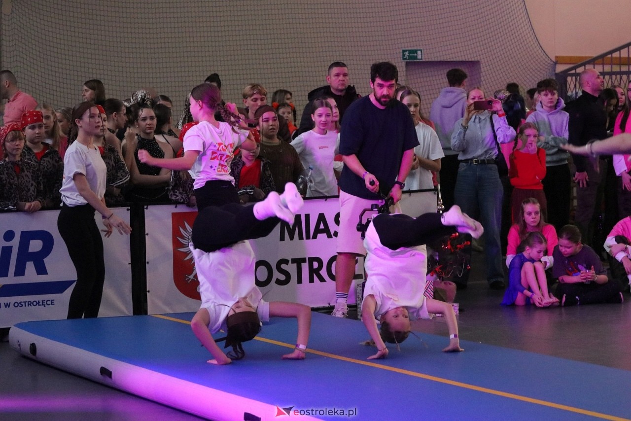 Świąteczna Gala Bezwahania Dance Center [13.12.2025] - zdjęcie #86 - eOstroleka.pl