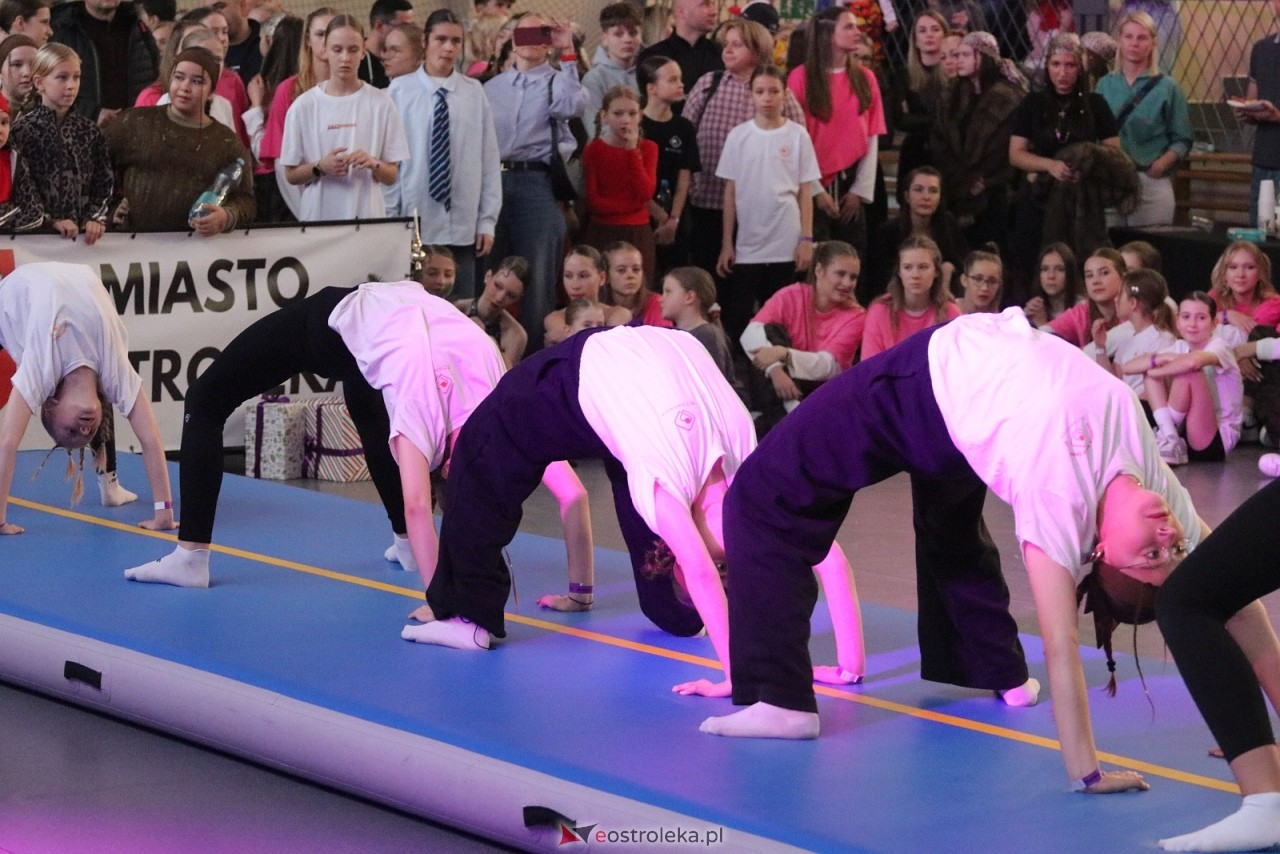 Świąteczna Gala Bezwahania Dance Center [13.12.2025] - zdjęcie #80 - eOstroleka.pl