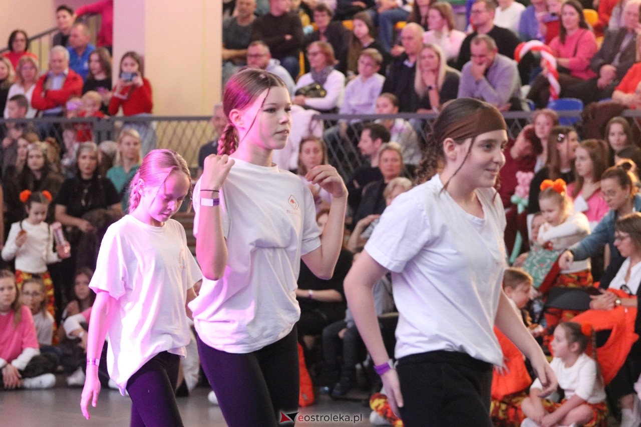 Świąteczna Gala Bezwahania Dance Center [13.12.2025] - zdjęcie #77 - eOstroleka.pl