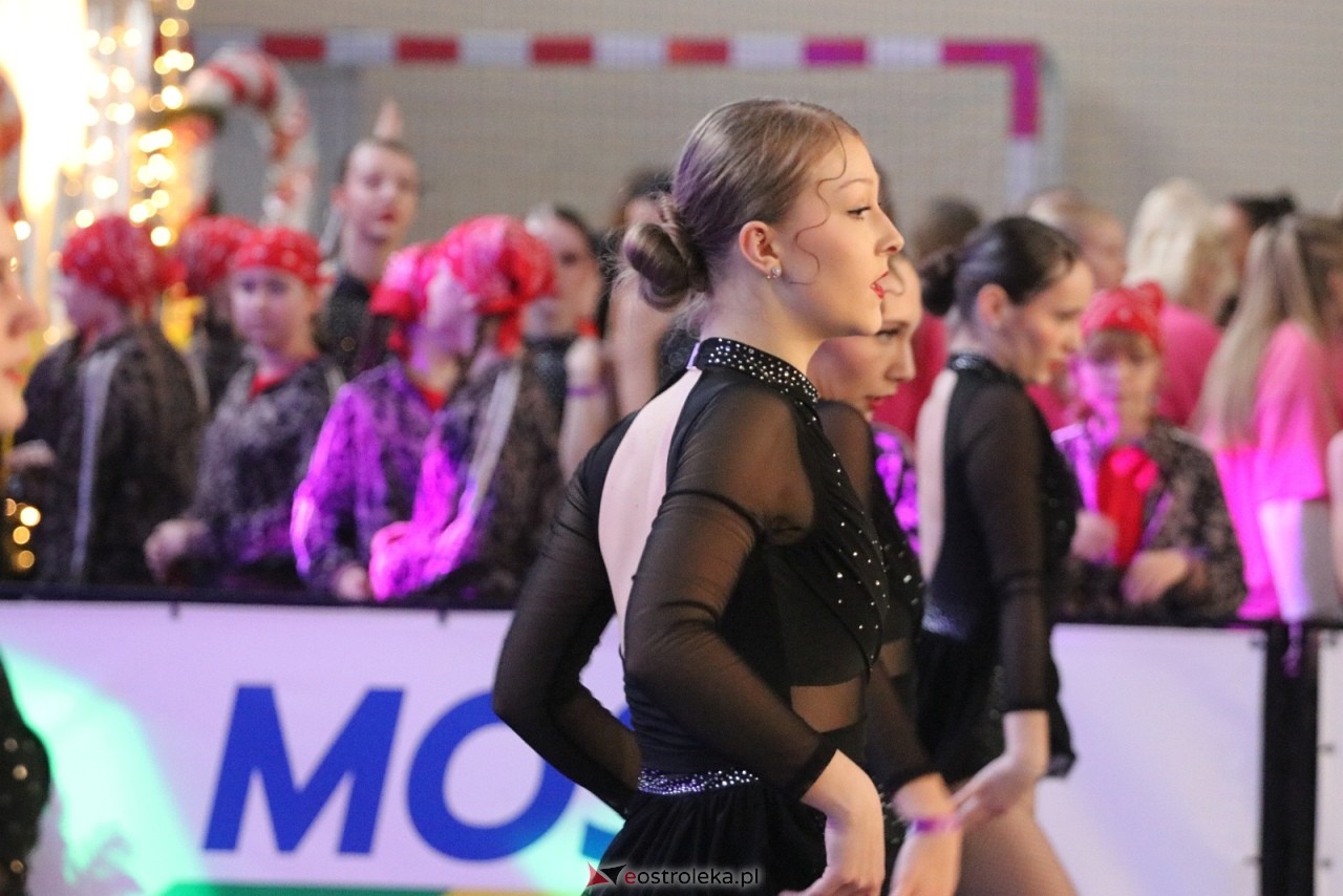 Świąteczna Gala Bezwahania Dance Center [13.12.2025] - zdjęcie #75 - eOstroleka.pl