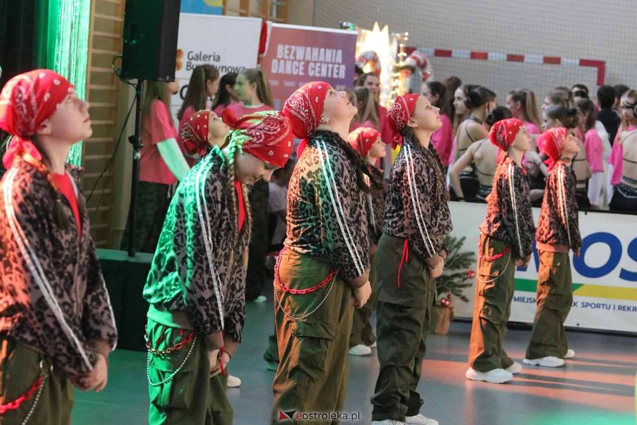 Świąteczna Gala Bezwahania Dance Center [13.12.2025] - zdjęcie #72 - eOstroleka.pl