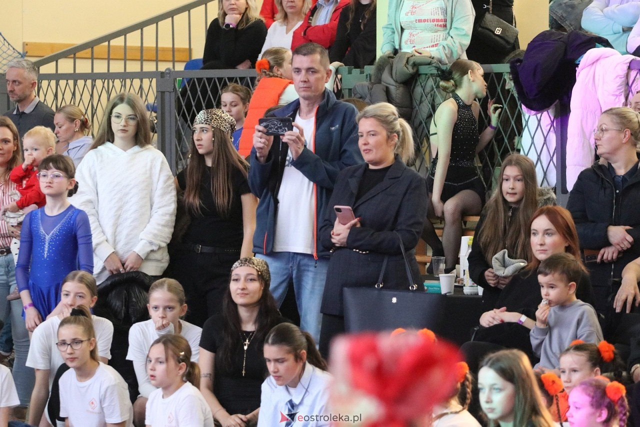 Świąteczna Gala Bezwahania Dance Center [13.12.2025] - zdjęcie #68 - eOstroleka.pl