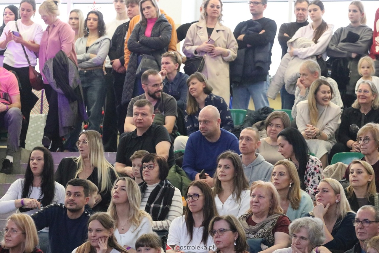 Świąteczna Gala Bezwahania Dance Center [13.12.2025] - zdjęcie #64 - eOstroleka.pl