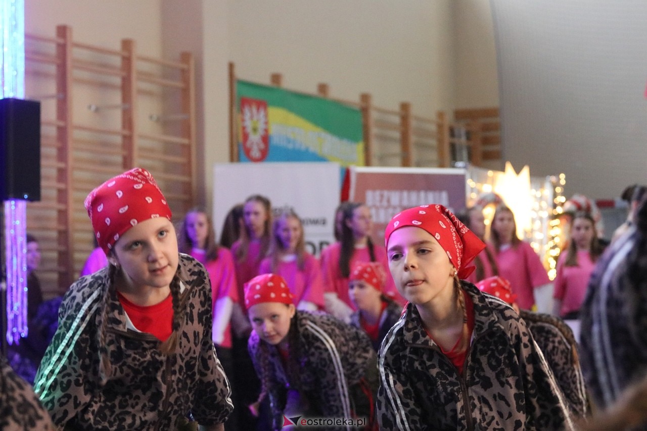 Świąteczna Gala Bezwahania Dance Center [13.12.2025] - zdjęcie #61 - eOstroleka.pl