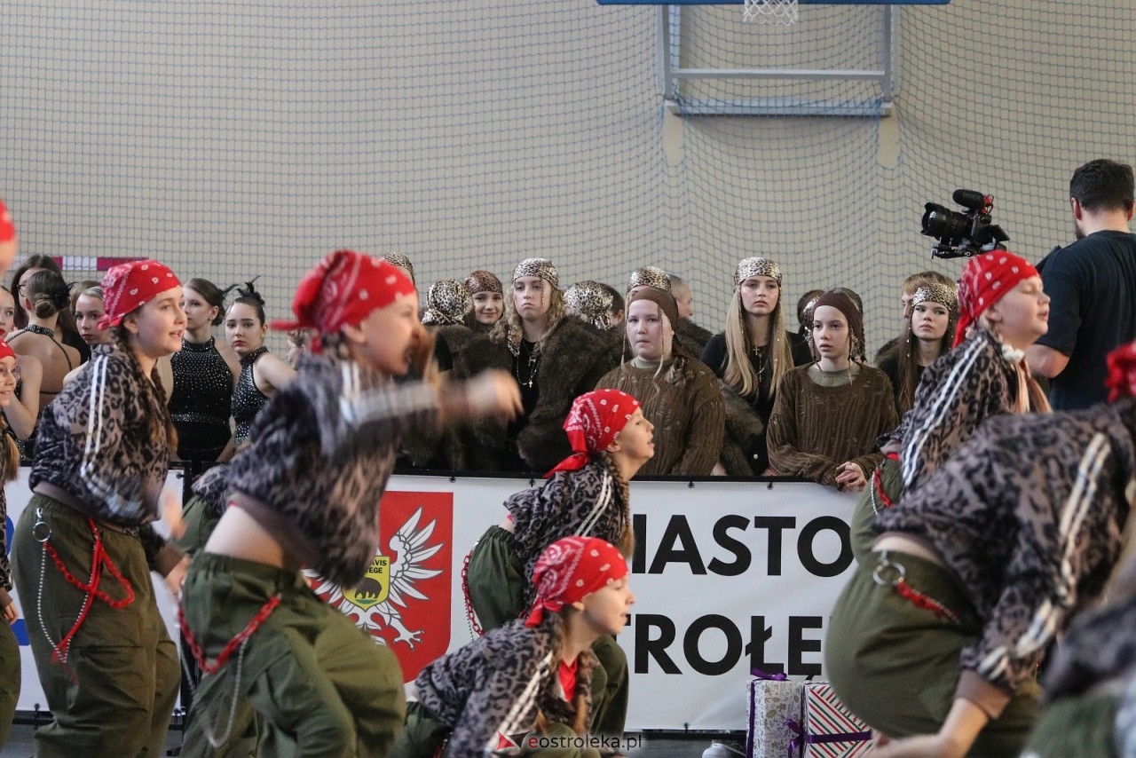 Świąteczna Gala Bezwahania Dance Center [13.12.2025] - zdjęcie #60 - eOstroleka.pl