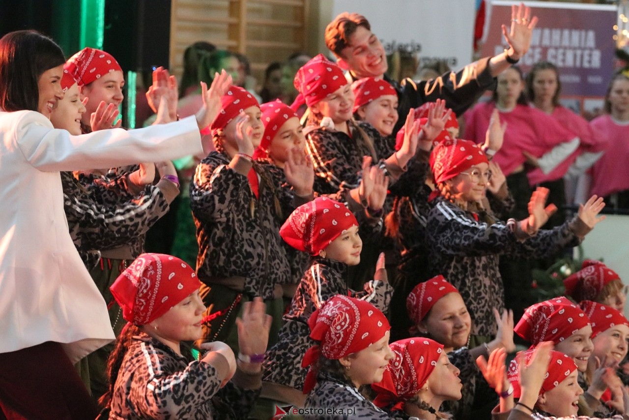 Świąteczna Gala Bezwahania Dance Center [13.12.2025] - zdjęcie #59 - eOstroleka.pl