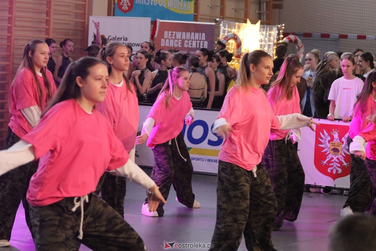 Świąteczna Gala Bezwahania Dance Center [13.12.2025] - zdjęcie #57 - eOstroleka.pl