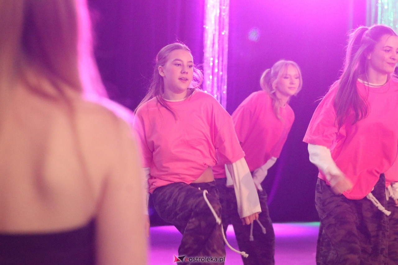 Świąteczna Gala Bezwahania Dance Center [13.12.2025] - zdjęcie #54 - eOstroleka.pl