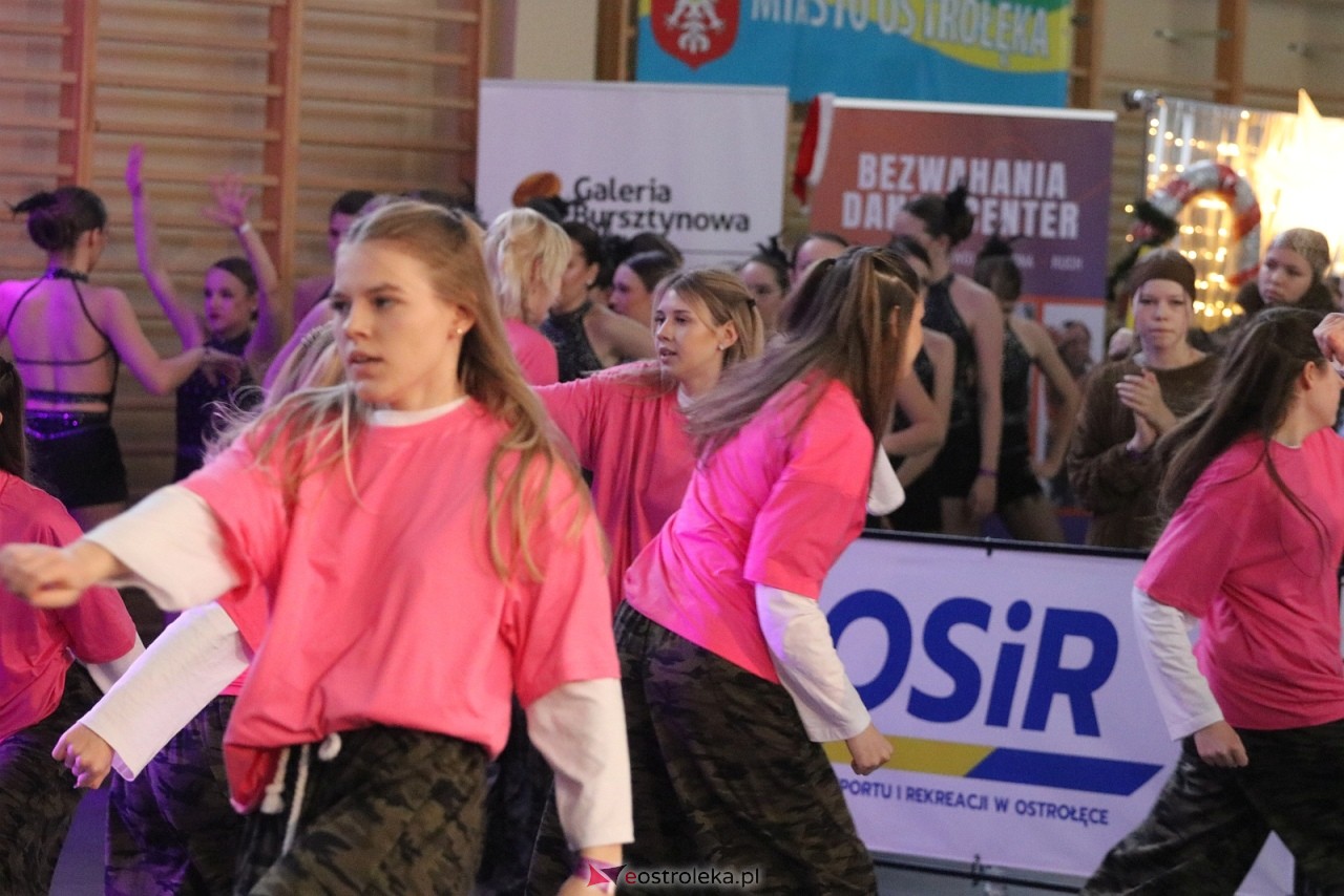 Świąteczna Gala Bezwahania Dance Center [13.12.2025] - zdjęcie #52 - eOstroleka.pl