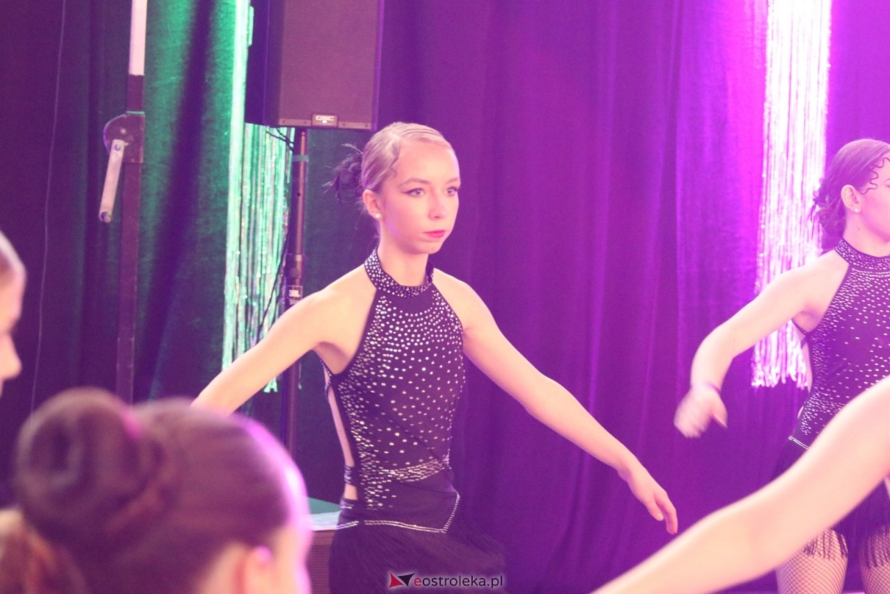 Świąteczna Gala Bezwahania Dance Center [13.12.2025] - zdjęcie #45 - eOstroleka.pl