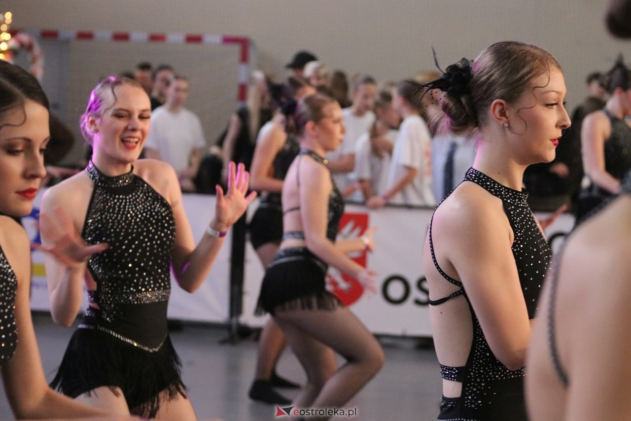 Świąteczna Gala Bezwahania Dance Center [13.12.2025] - zdjęcie #44 - eOstroleka.pl