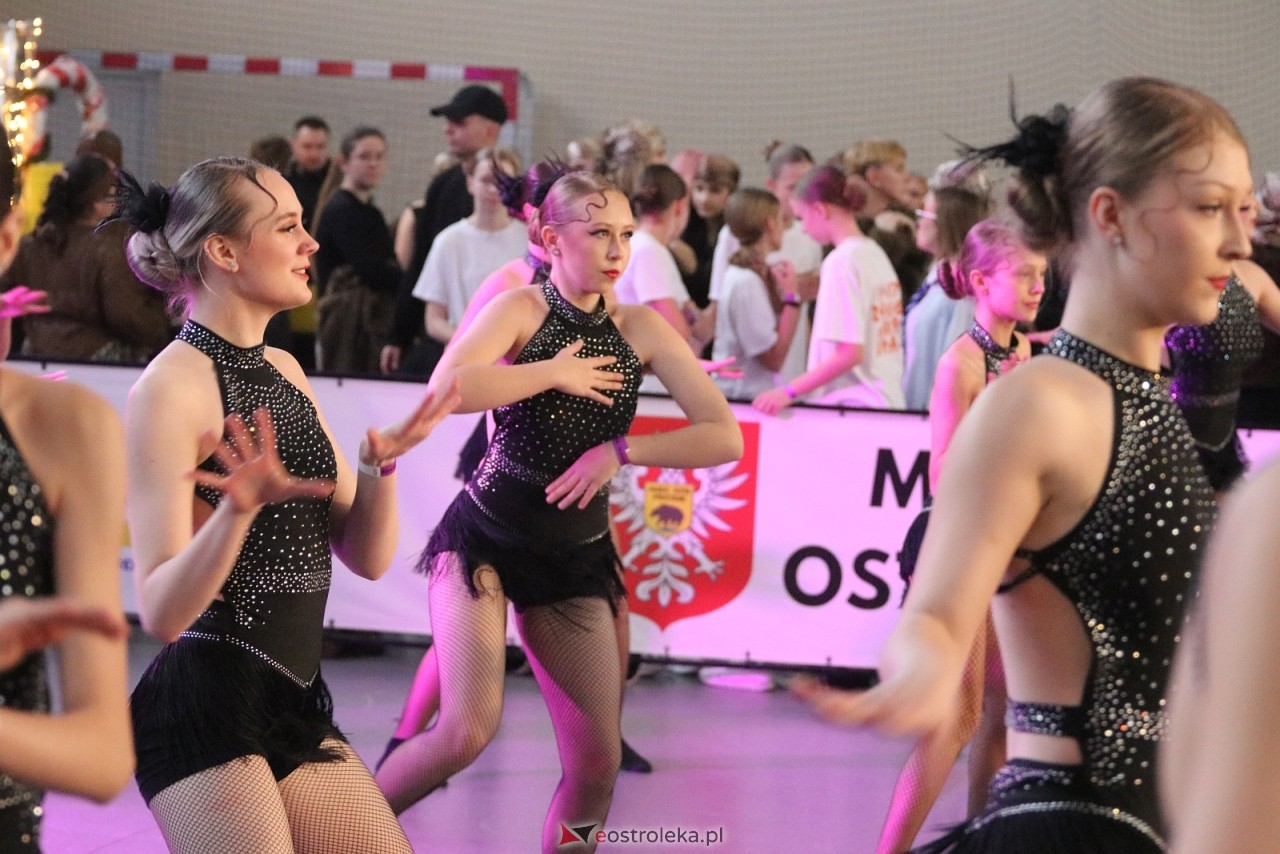 Świąteczna Gala Bezwahania Dance Center [13.12.2025] - zdjęcie #43 - eOstroleka.pl