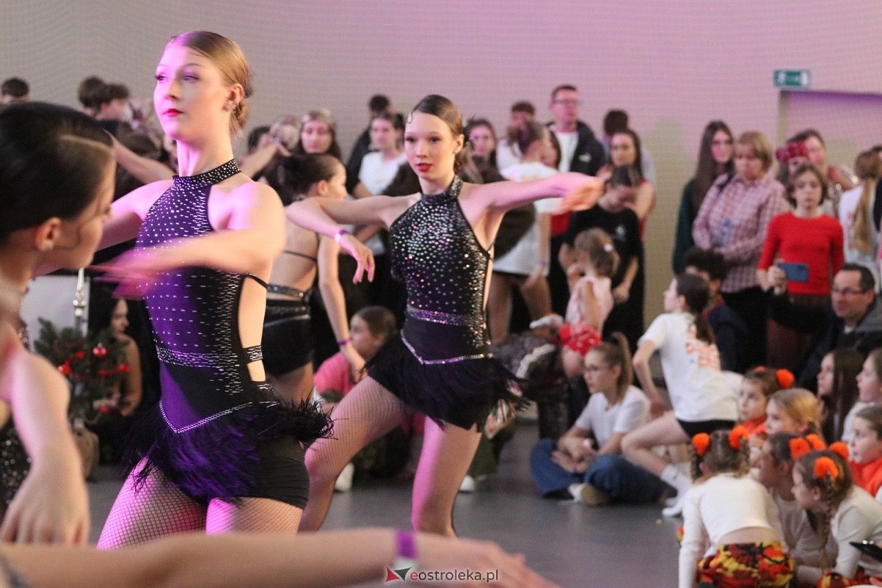 Świąteczna Gala Bezwahania Dance Center [13.12.2025] - zdjęcie #41 - eOstroleka.pl