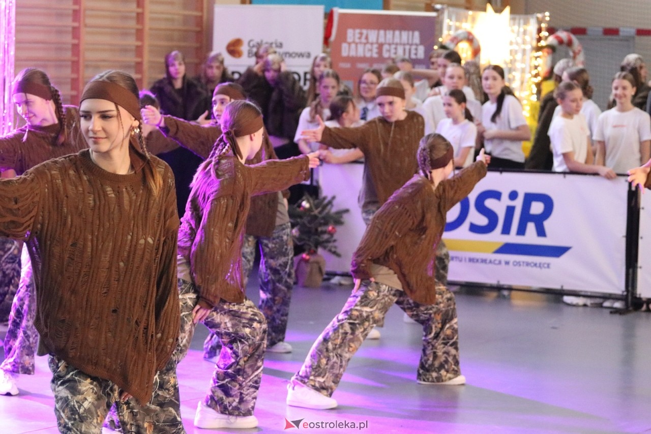 Świąteczna Gala Bezwahania Dance Center [13.12.2025] - zdjęcie #36 - eOstroleka.pl