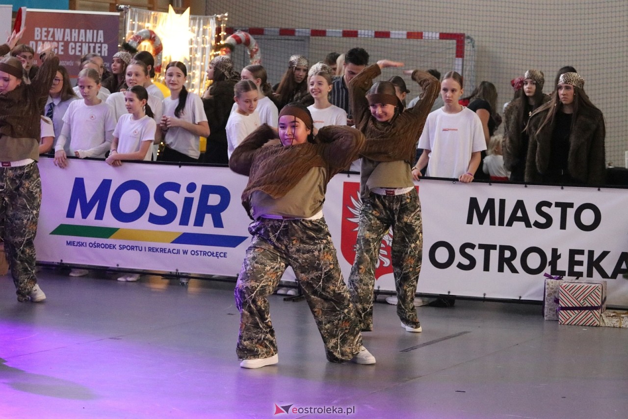 Świąteczna Gala Bezwahania Dance Center [13.12.2025] - zdjęcie #35 - eOstroleka.pl