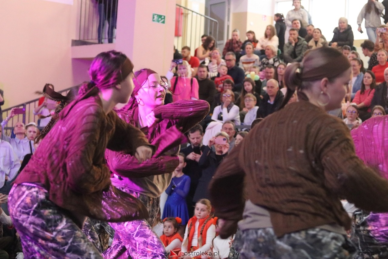 Świąteczna Gala Bezwahania Dance Center [13.12.2025] - zdjęcie #26 - eOstroleka.pl